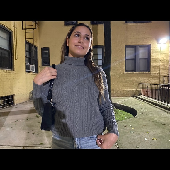 Beautiful Hadas turtleneck - Picture 1 of 2